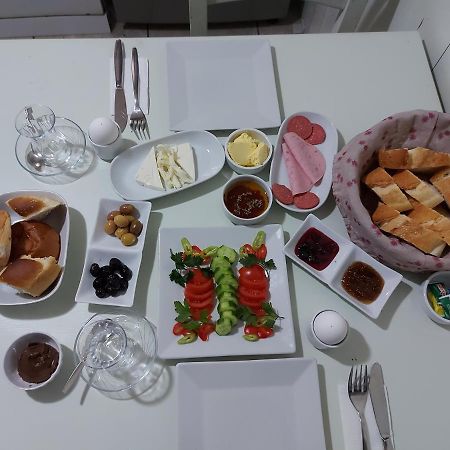 Celil Pansiyon Ayvalı Esterno foto