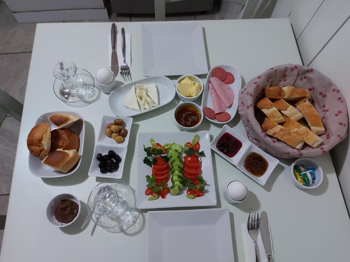 Celil Pansiyon Ayvalı Esterno foto