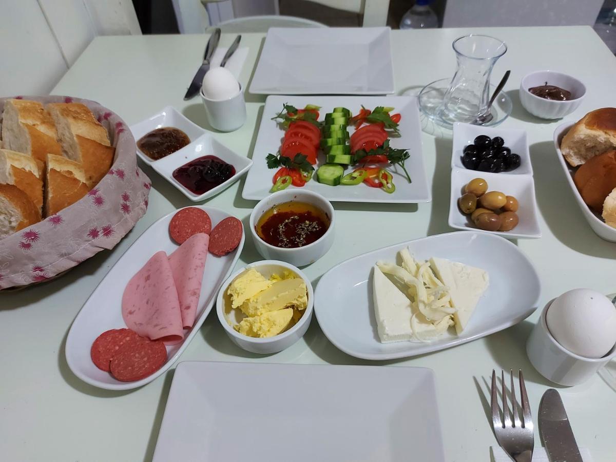 Celil Pansiyon Ayvalı Esterno foto