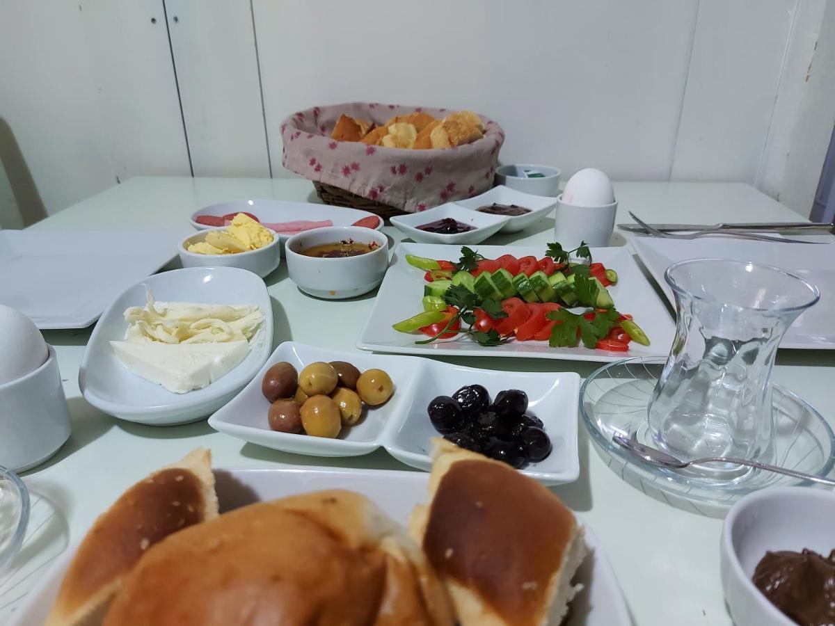 Celil Pansiyon Ayvalı Esterno foto