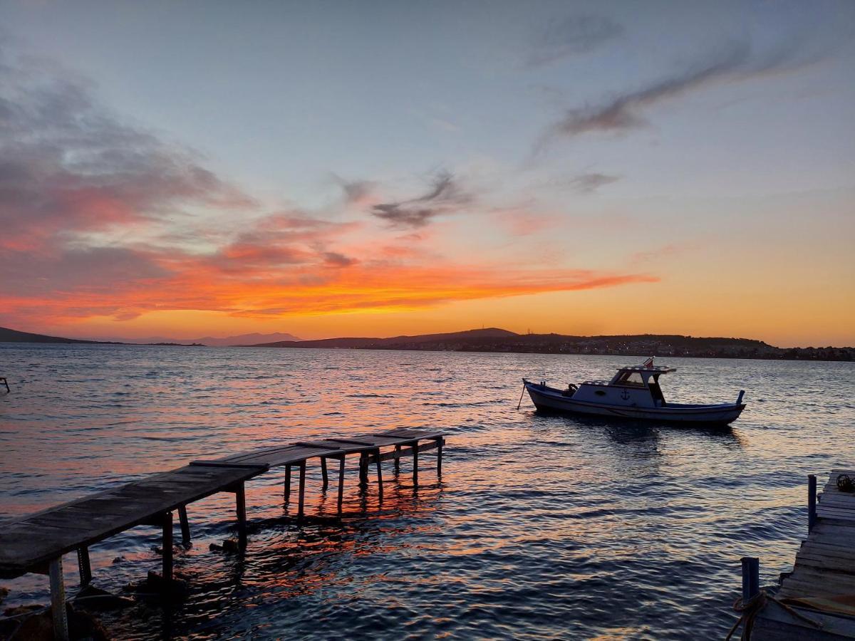 Celil Pansiyon Ayvalı Esterno foto